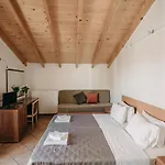 Corinthian Village 3*