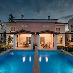 Hotel Corinthian Village 3*