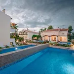 Hotel Corinthian Village 3*