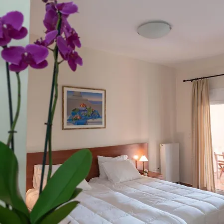 Szálloda Corinthian Village 3*