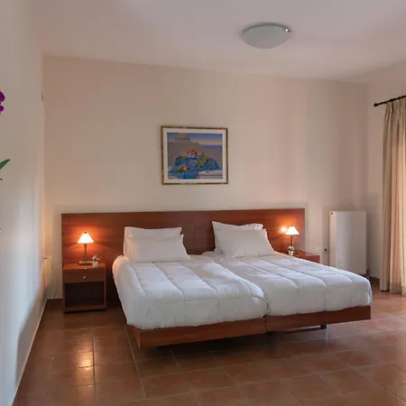 Szálloda Corinthian Village 3*