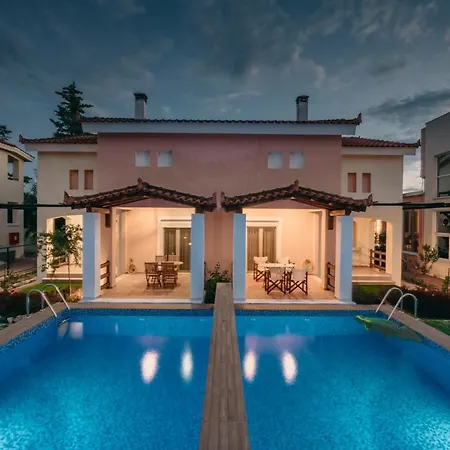 Szálloda Corinthian Village 3*