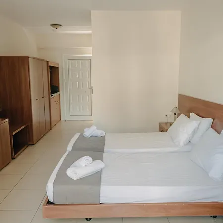 Ξενοδοχείο Corinthian Village