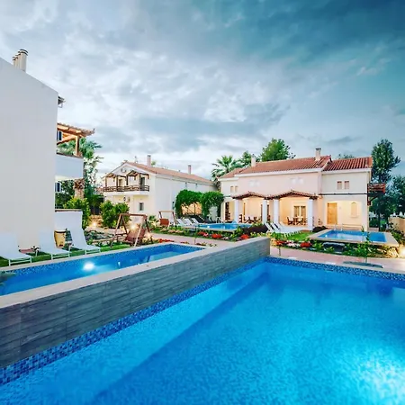 Ξενοδοχείο Corinthian Village 3*
