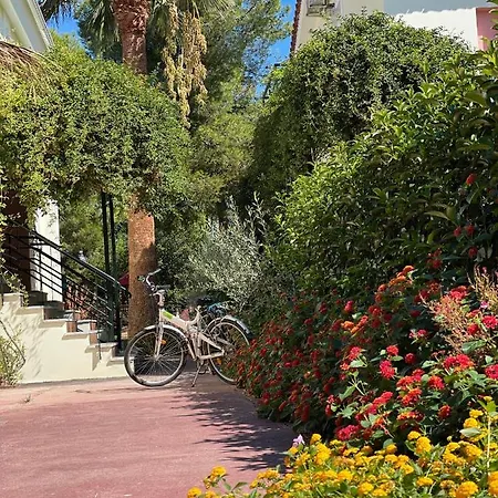 Corinthian Village 3*