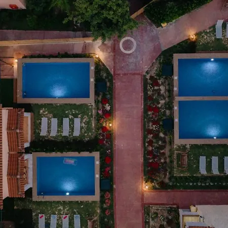 Ξενοδοχείο Corinthian Village 3*