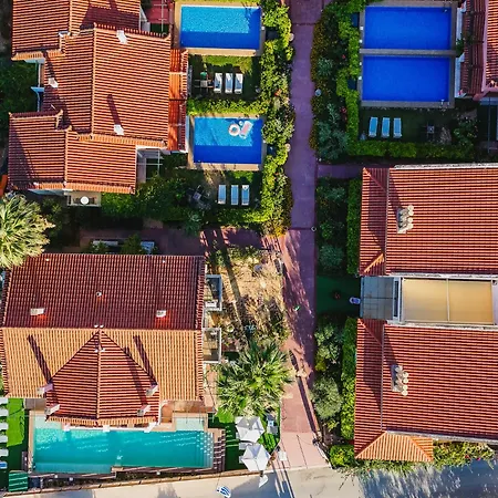 Отель Corinthian Village 3*