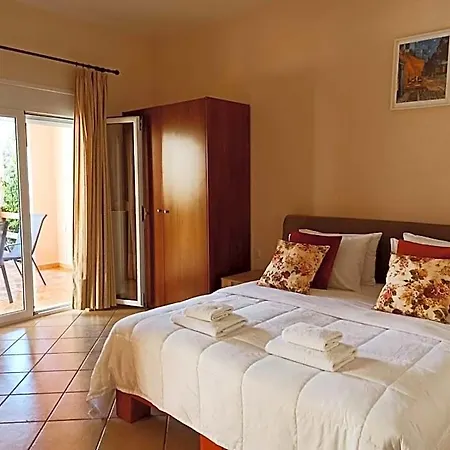 Corinthian Village فندق