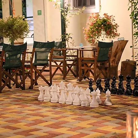فندق Corinthian Village 3*