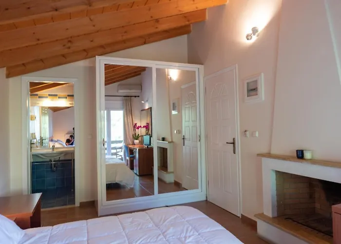 Corinthian Village 호텔