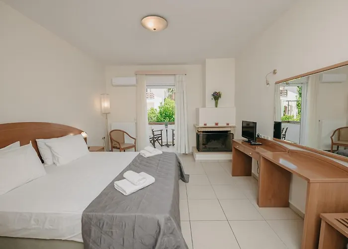 Corinthian Village 호텔