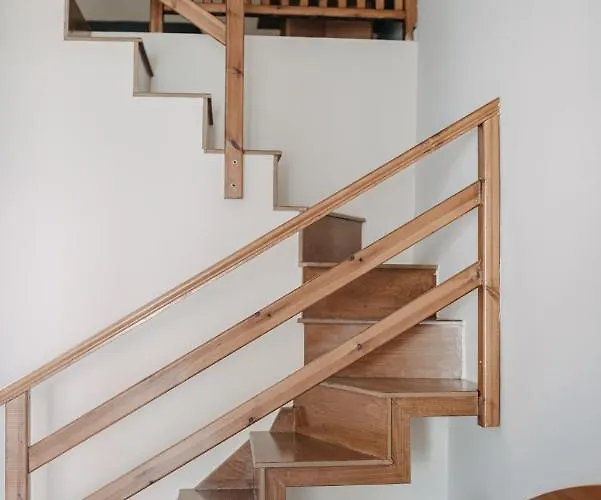 Corinthian Village 호텔