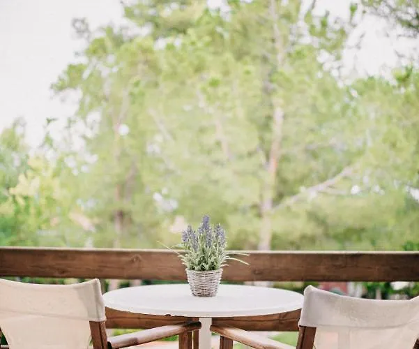 Corinthian Village 벌하티