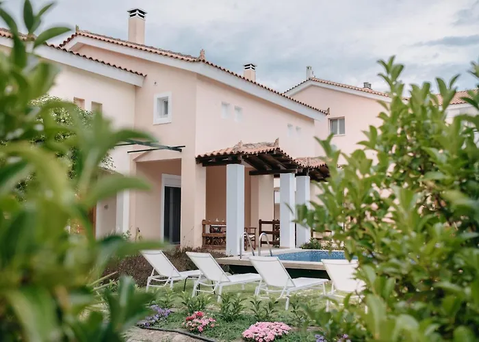 Corinthian Village 호텔 3*