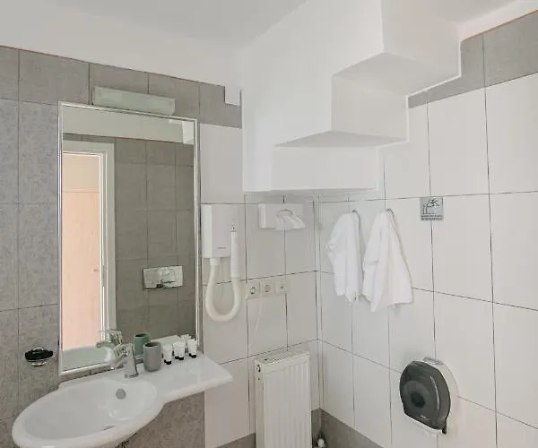 Corinthian Village 벌하티