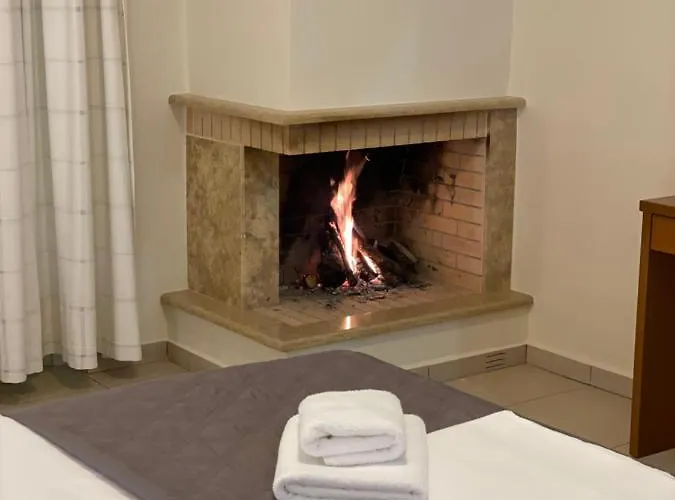 호텔 Corinthian Village 3*