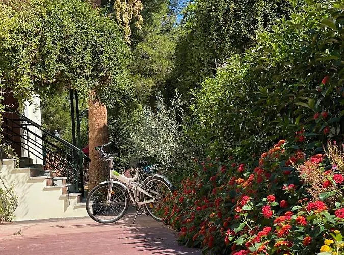 Corinthian Village 3*