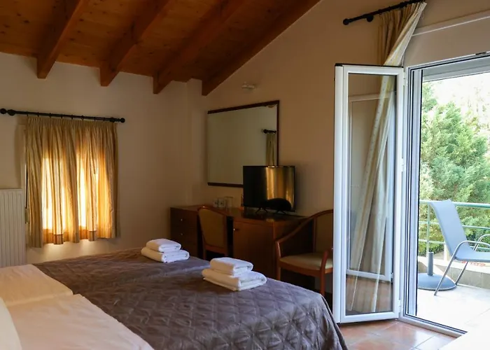 호텔 Corinthian Village 3*