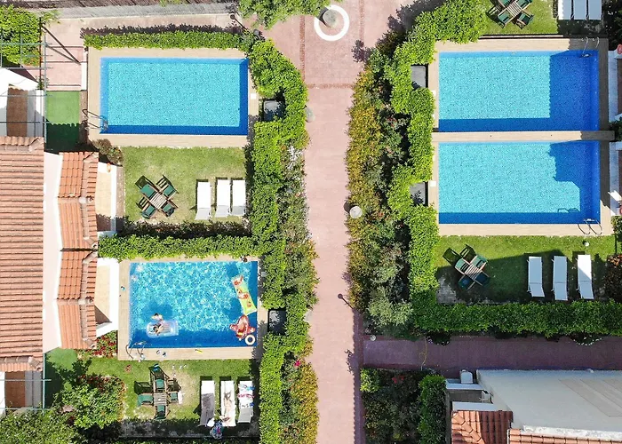 호텔 Corinthian Village