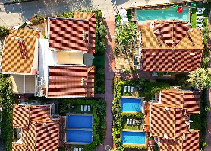 Corinthian Village 호텔