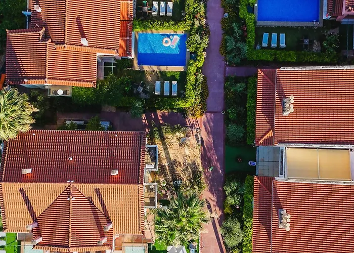 호텔 Corinthian Village 3*